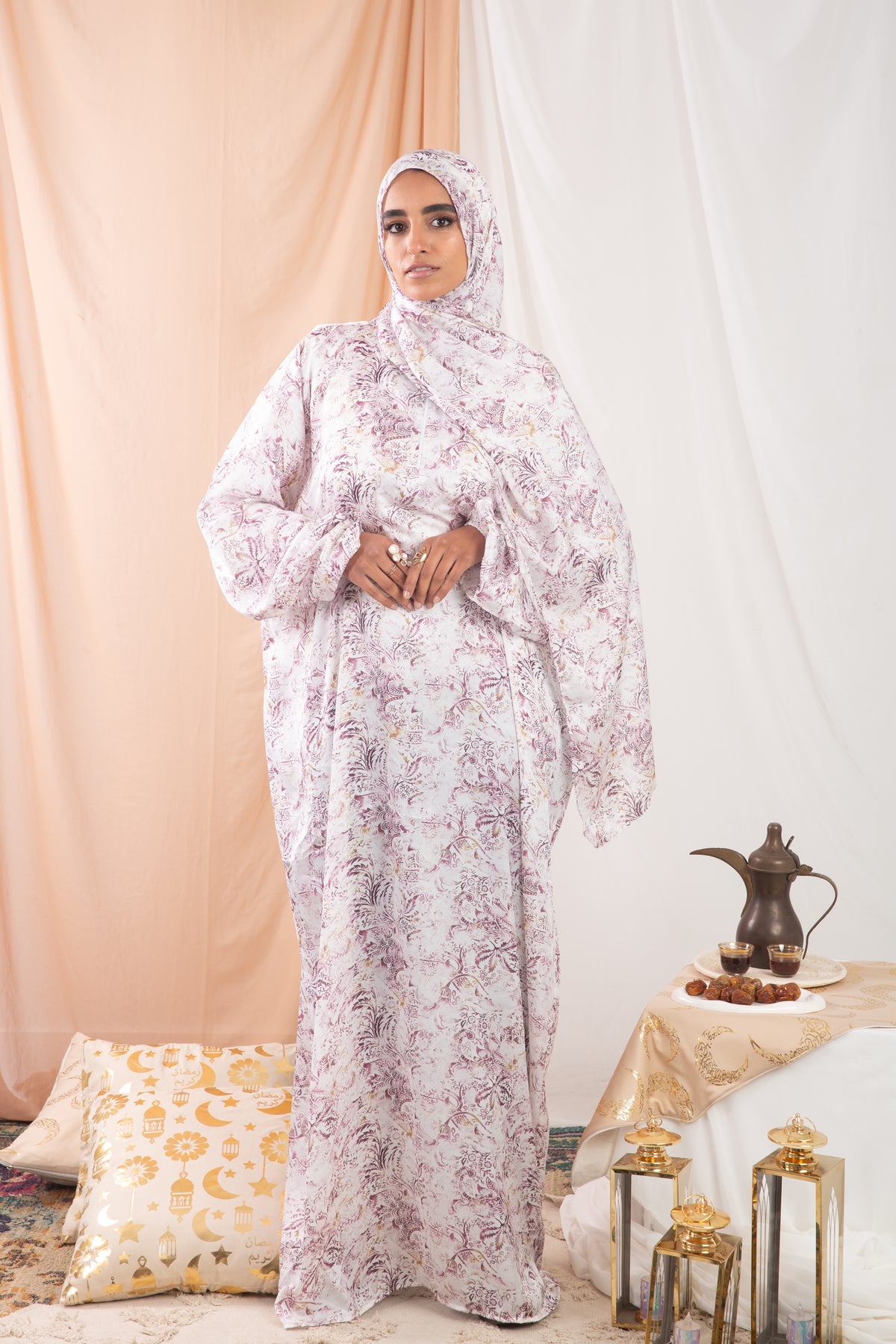 Banafsaj Praying Isdal