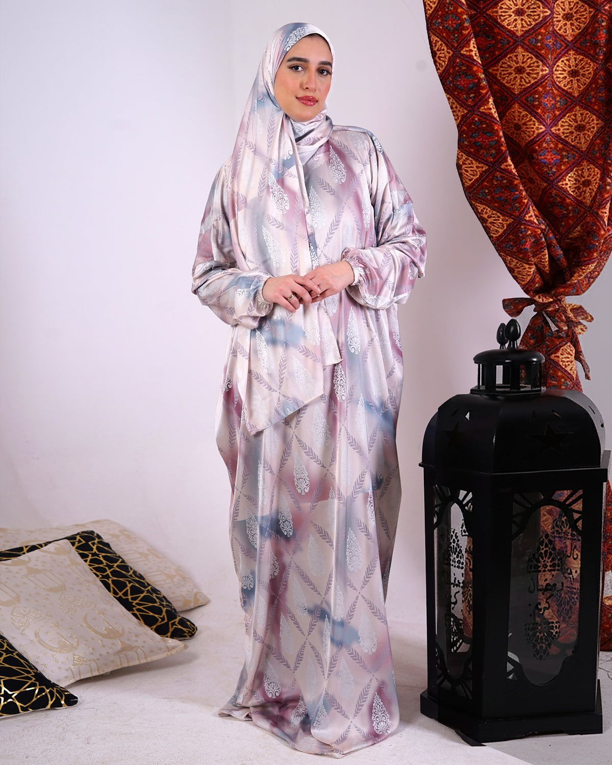 Feminine Satin Isdal